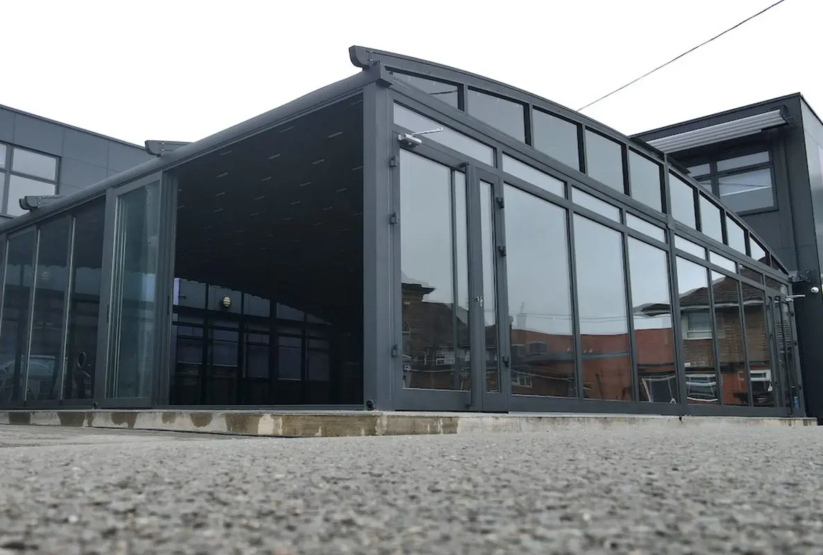 retractable roof canopy
